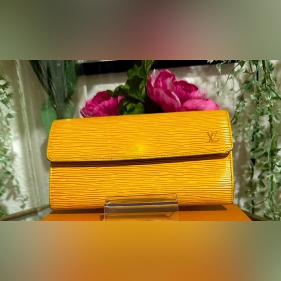 LOUIS VUITTON YELLOW EPI PORTE FEUILLE SARAH LONG WALLET NO BOX - Picture 3 of 17